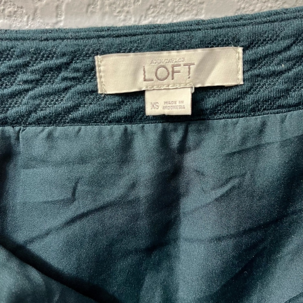 loft skirt, dark green color, used in good condition, size xs. - Picture 4 of 7